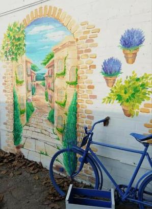 Dnipropetrovsk Oblast Apartment | Guest House: Family-Friendly Retreat with a 9/10 Review Score