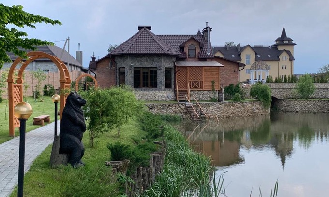 Pochaiv House | Enjoy a Relaxing Stay at Прованс парк Hotel & Restaurant