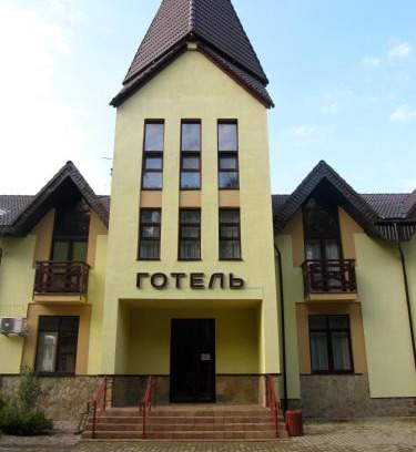 Klavdiyevo-Tarasove Hotel | Pet-Friendly Retreat at Готель «Северинівка» with Pool