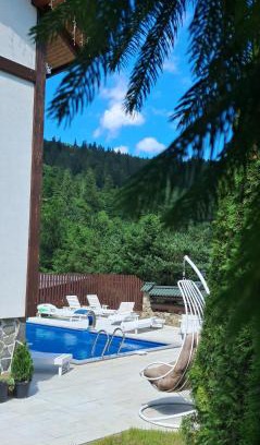Mykulychyn Villa | Villa Girska Sonata: Family-Friendly Stay with Pool Access