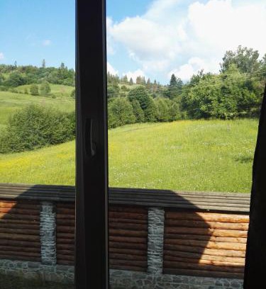 Plavya Cabin | Mountain Relaxation: Oceanfront Bliss & Family-Friendly Fun