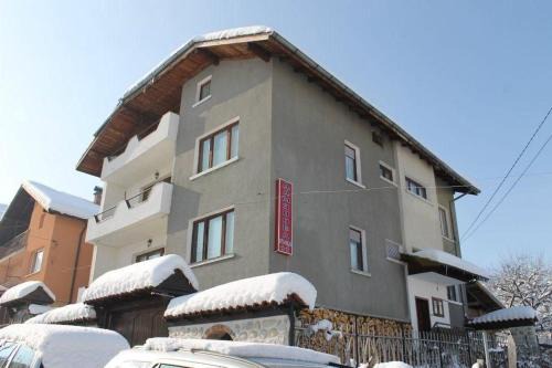 Dobrinishte House | Family-Friendly Retreat at Дамянова Къща Awaits You