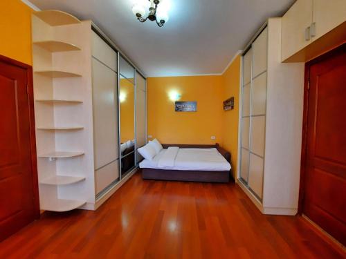 Sukhinovka Apartment | Convenient Alex Apartments Near Palazzo Meregalli - 24/7 Access