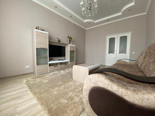 Atyrau Apartment | Business Apartments with Pool and High Guest Rating 9.3