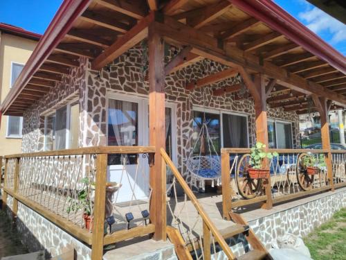Sarnitsa Apartment | Delightful Delore: Guest Rated 9.9 with Family Amenities