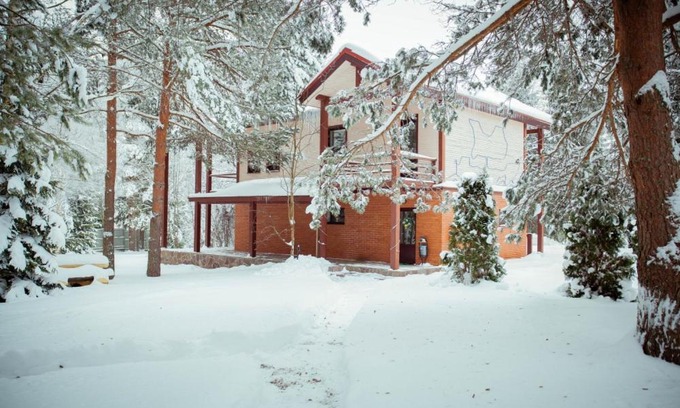 Ostashkov Resort | Discover Дивный Мир Хижина: Oceanfront Escape Awaits