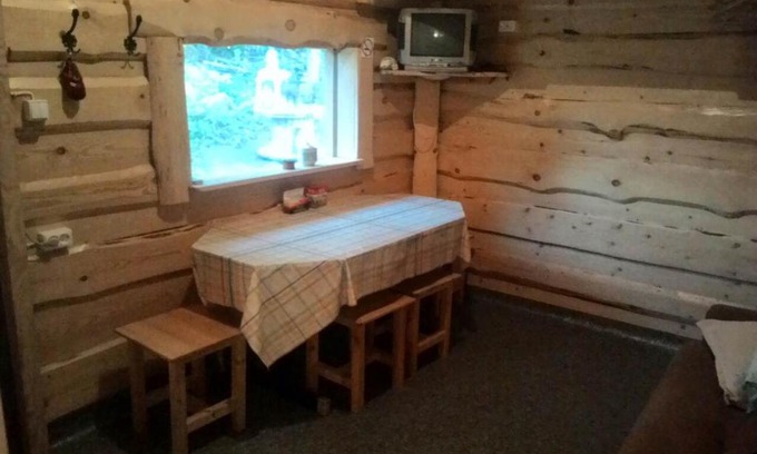 Petrovsky House | Cozy Retreat at Домик у леса with Hot Tub & Breakfast