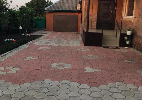 Kushchevskaya Apartment | Cozy Night Stay: Pet-Friendly with Breakfast and Kitchen