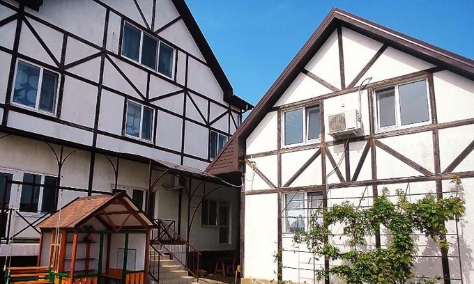 Peresyp House | Cozy Beach House Светлый: Pet Friendly Retreat Awaits