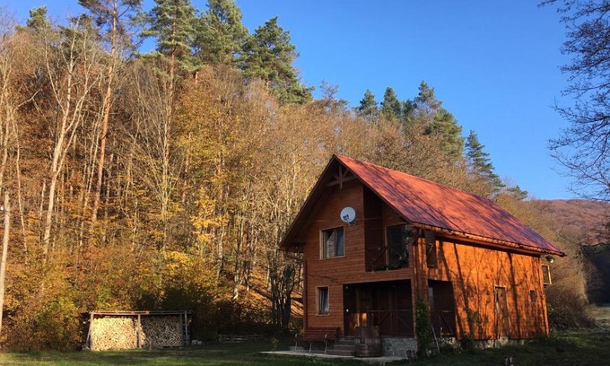 Turya Paseka House | Lakefront Retreat: Pet and Child Friendly Getaway