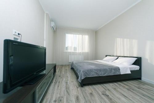 Pozniaky Apartment | Discover Драгоманова 38а: Pet & Child Friendly Retreat