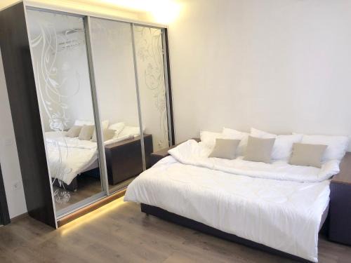 Svyatoshyns'kyi District Apartment | Family-Friendly Hotel Near Shulyavka Metro - 9/10 Guest Rated