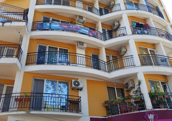 Magnetiti Apartment | Discover Жемчужина Уреки: Pet Friendly with Ocean Views