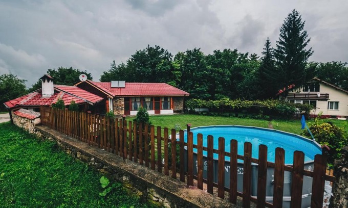 Krushuna House | Discover Завоя: Pet-Friendly Oasis with Pool & Breakfast