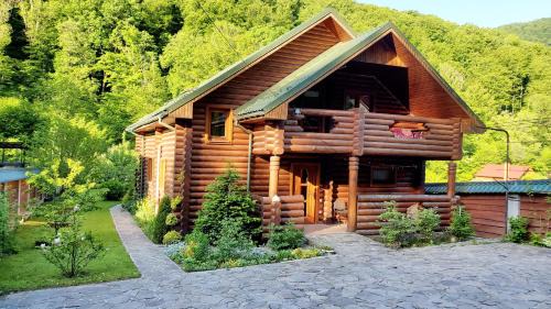 Transcarpathia Villa | Kid-Friendly Retreat at Wow Dacha with a 9/10 Rating