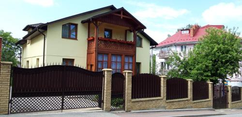 Truskavets House | Highly Rated Guest House "Natali" with Kitchen Amenities