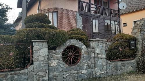 Skole Apartment | Cozy Retreat in the Carpathians with Kitchen Amenities