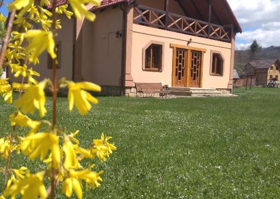 Yaremche Cabin | Guest Rated: 10/10 Retreat in the Carpathians