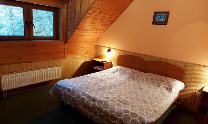 Plavya Cabin | Cozy Затишок: Pet-Friendly Retreat with Great Ratings!
