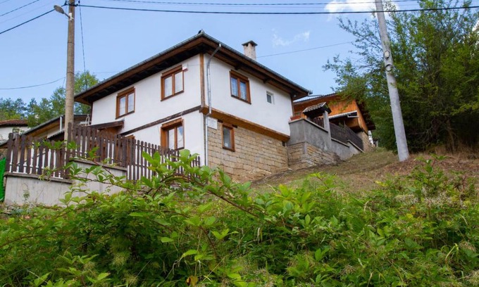 Tryavna House | Discover Йовчовата къща: Oceanfront Retreat Rated 9.3