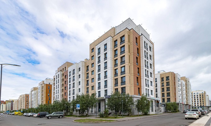 Yesil District Apartment | Cozy Stay at Кабанбай батыра 58б with Breakfast Included