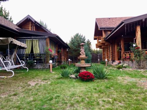 Volyn Oblast House | Enchanting Kazkovyi Svitiaz: Pet-Friendly Oceanfront Escape