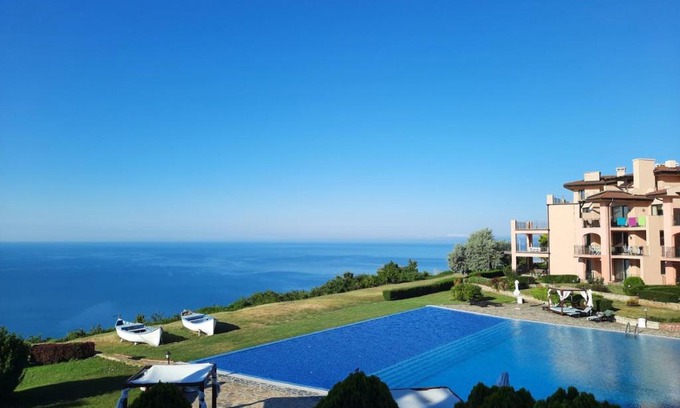 Topola Apartment | Pet-Friendly Kaliyakria 040: Ideal for Family Getaways