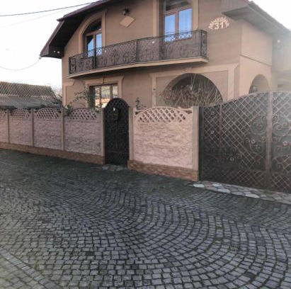 Chynadiyovo House | Kid-Friendly Stay at Катерина with Kitchen Amenities