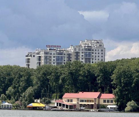 Ternopil Apartment | Beautiful Parkside Apartment Near Lake - Top Rated 9.7