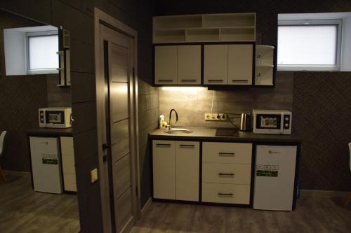 Konotop Apartment | Chic Loft-Style Apartment - Guest Rated 9.3/10, Family-Friendly
