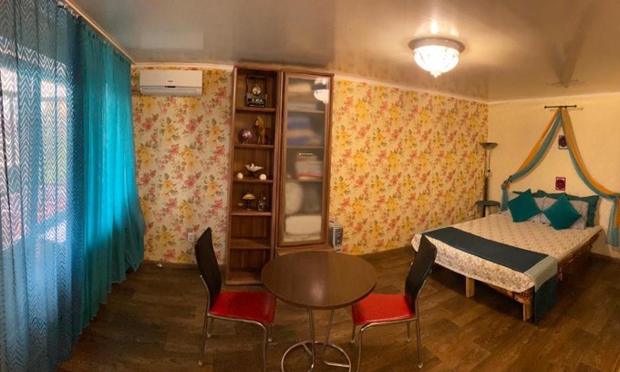 Mariupol Apartment | Vintage Studio Apartment in Central Mariupol - 10/10 Rated