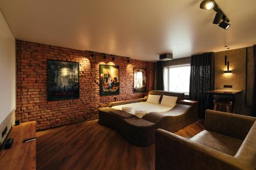 Petropavlovsk Apartment | Cozy Studio Apartment in Cinema: Pet-Friendly Retreat