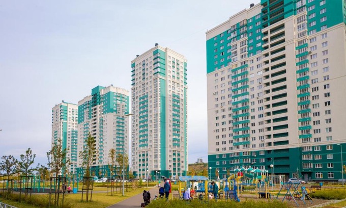 Avtozavodsky City District Apartment | Pet-Friendly Apartment with Kitchen and Child Amenities