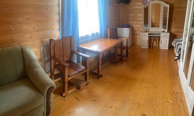 Snidavka Cabin | Budget-Friendly Кичера: Family & Pet Friendly Getaway