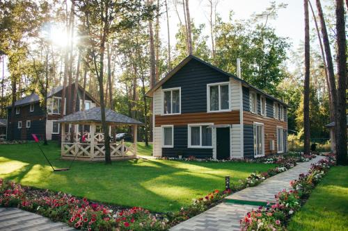 Sokyrna House | Exceptional Amenities at Клуб відпочинку Dacha Retreat