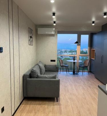 Khmelnitskiy Apartment | Cozy Suite with Child-Friendly Amenities - Rated 9.9/10
