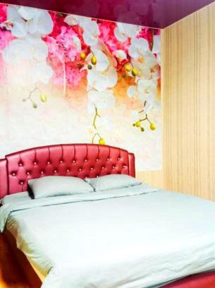 Babushkins'kyi district Apartment | Comfortable Apartments with King Bed & Bath Near Dafi Hospital