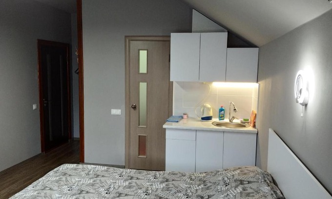 Mykulychyn House | Comfortable Rooms with Hot Tub & Kitchen - Rated 9/10