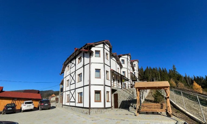 Bukovel Cabin | Cozy Cottages “Друзі” with Spa and Oceanfront Views