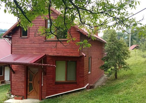 Verkhovyna House | Pet-Friendly Cottage "Барвінок" - Guest Rated 9.8/10