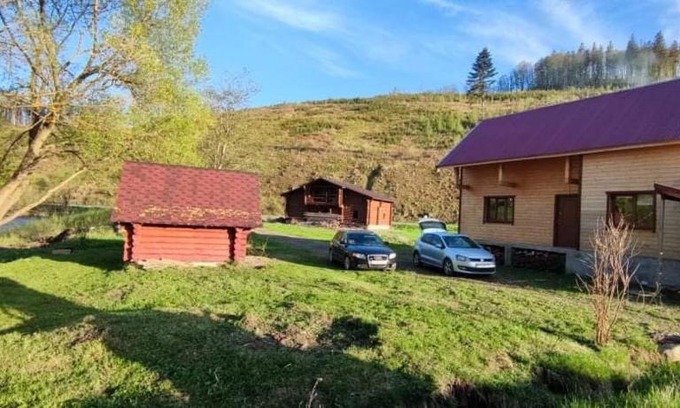Soymy Apartment | Idyllic Cottage by the River - Pet & Child Friendly Retreat