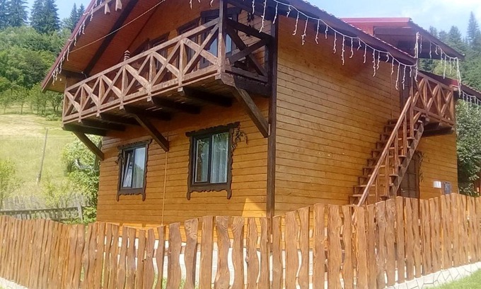 Vorokhta House | Guest Rated 10/10 at Котедж Віадук with Hot Tub & Fireplace
