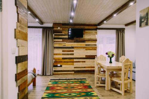 Yaremche Cabin | Kid-Friendly Retreat at Котедж "Солард" - Guest Rated 9.8