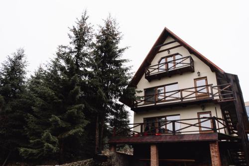 Yablunytsya House | Pet-Friendly Котедж Яблуниця with High Guest Ratings