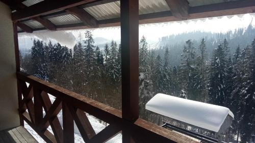 Plavya House | Cozy Котедж: Family-Friendly Retreat with Kitchen Access