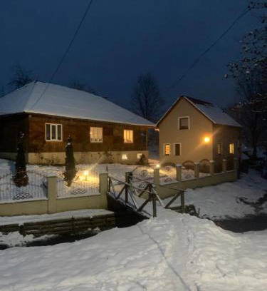 Podobovets House | Cozy Котедж: Guest Rated 9.3 with Hot Tub & Kitchen