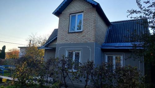 Holosiivskyj House | Cozy Cottage Retreat in Chapaevka, Guest Rated 8.4/10
