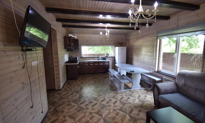 Volyn Oblast House | Cozy Коттедж Злата: Family-Friendly with Breakfast Included