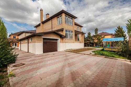Nur-Sultan House | Family-Friendly Коттедж Коктал with Pool Amenities