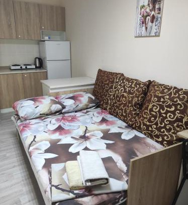 Dzerzhyns'kyi District Apartment | Cozy Коттедж Науки 65: Perfect for Kids and Pets